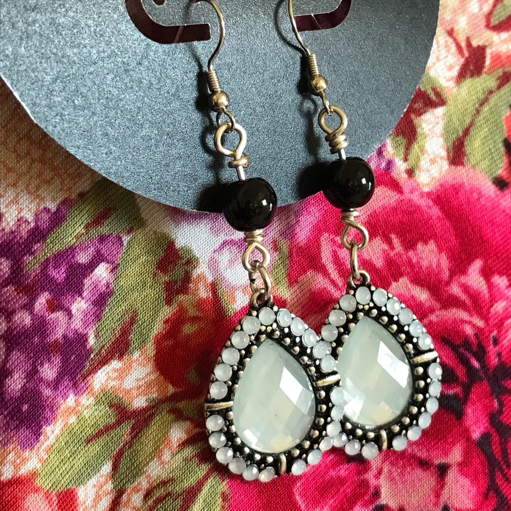 Cute dangling rhinestone earrings - Picture 3 of 5